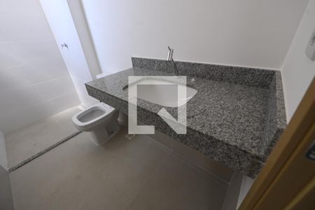 Casa de condomínio para alugar com 181m², 4 quartos e 2 vagas Casa de condomínio para alugar com 181m², 4 quartos e 2 vagasBanheiro Quarto 2