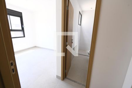 Casa de condomínio para alugar com 181m², 4 quartos e 2 vagas Casa de condomínio para alugar com 181m², 4 quartos e 2 vagasCorredor