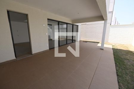 Casa de condomínio para alugar com 181m², 4 quartos e 2 vagas Casa de condomínio para alugar com 181m², 4 quartos e 2 vagasÁrea externa