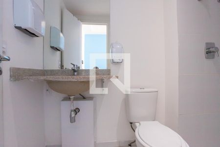 Banheiro de kitnet/studio para alugar com 1 quarto, 23m² em Sé, São Paulo