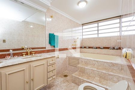 Apartamento à venda com 252m², 4 quartos e 3 vagasBanheiro da Suíte 1