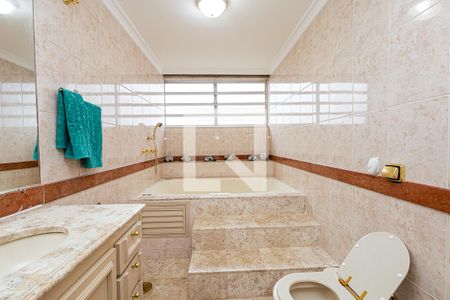 Apartamento à venda com 252m², 4 quartos e 3 vagasBanheiro da Suíte 1