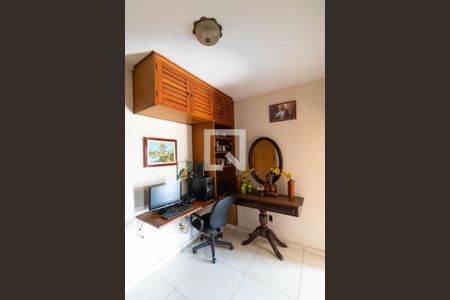 Casa à venda com 236m², 3 quartos e 4 vagas Casa à venda com 236m², 3 quartos e 4 vagasEscritório