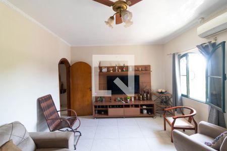 Casa à venda com 236m², 3 quartos e 4 vagas Casa à venda com 236m², 3 quartos e 4 vagasSalas