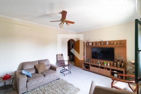 Casa à venda com 236m², 3 quartos e 4 vagas Casa à venda com 236m², 3 quartos e 4 vagasSalas