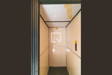 Casa à venda com 236m², 3 quartos e 4 vagas Casa à venda com 236m², 3 quartos e 4 vagasElevador