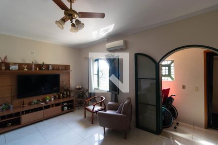 Casa à venda com 236m², 3 quartos e 4 vagas Casa à venda com 236m², 3 quartos e 4 vagasSalas