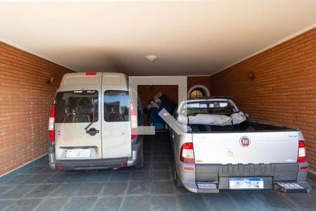 Casa à venda com 236m², 3 quartos e 4 vagas Casa à venda com 236m², 3 quartos e 4 vagasGaragem