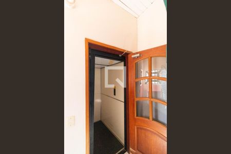 Casa à venda com 236m², 3 quartos e 4 vagas Casa à venda com 236m², 3 quartos e 4 vagasElevador