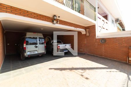 Casa à venda com 236m², 3 quartos e 4 vagas Casa à venda com 236m², 3 quartos e 4 vagasGaragem