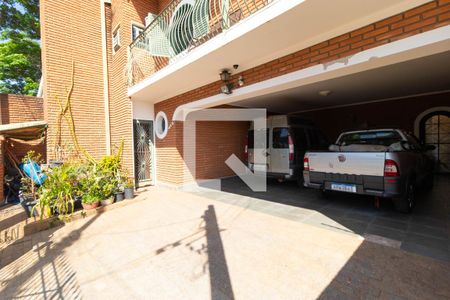 Casa à venda com 236m², 3 quartos e 4 vagas Casa à venda com 236m², 3 quartos e 4 vagasGaragem