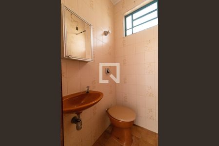 Casa à venda com 236m², 3 quartos e 4 vagas Casa à venda com 236m², 3 quartos e 4 vagasBanheiro de serviço