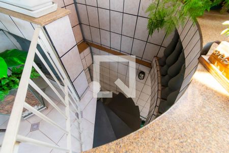 Casa à venda com 309m², 5 quartos e 3 vagasCasa 2 - Escada