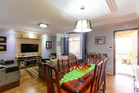 Casa à venda com 309m², 5 quartos e 3 vagasCasa 2 - Sala