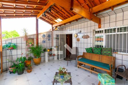 Casa à venda com 309m², 5 quartos e 3 vagasCasa 2 - Varanda da Sala