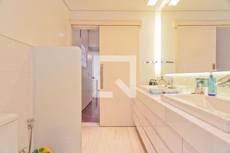 Casa à venda com 420m², 5 quartos e 4 vagasBanheiro da Suíte 2