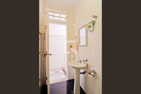 Casa à venda com 420m², 5 quartos e 4 vagasÁrea externa - banheiro