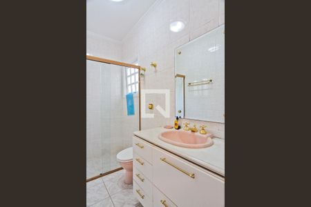 Casa à venda com 420m², 5 quartos e 4 vagasBanheiro da Suíte 1