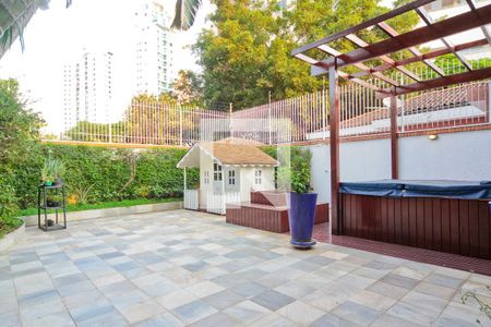 Casa à venda com 420m², 5 quartos e 4 vagasÁrea externa