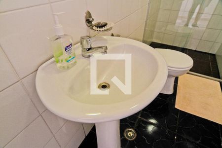 Casa à venda com 420m², 5 quartos e 4 vagasÁrea externa - banheiro