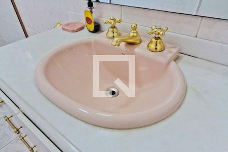 Casa à venda com 420m², 5 quartos e 4 vagasBanheiro da Suíte 1