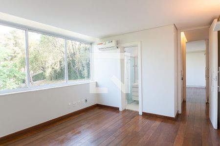 Casa de condomínio à venda com 524m², 4 quartos e 4 vagas Casa de condomínio à venda com 524m², 4 quartos e 4 vagassuite 3