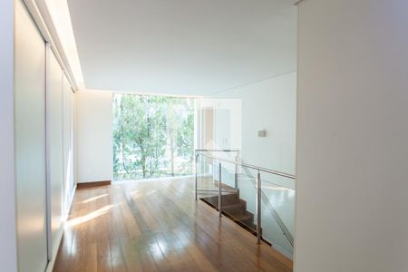 Casa de condomínio à venda com 524m², 4 quartos e 4 vagas Casa de condomínio à venda com 524m², 4 quartos e 4 vagashall dos quartos