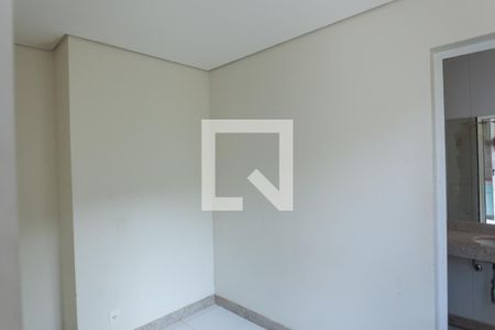 Casa de condomínio à venda com 524m², 4 quartos e 4 vagas Casa de condomínio à venda com 524m², 4 quartos e 4 vagasQuarto de Serviço