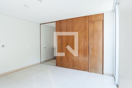 Casa de condomínio à venda com 524m², 4 quartos e 4 vagas Casa de condomínio à venda com 524m², 4 quartos e 4 vagassala de cafe da manhã