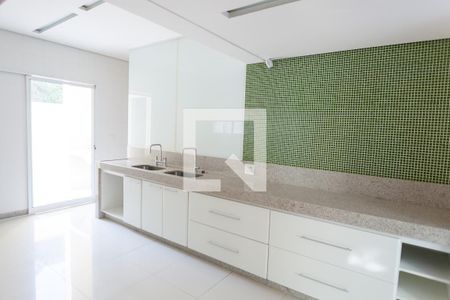 Casa de condomínio à venda com 524m², 4 quartos e 4 vagas Casa de condomínio à venda com 524m², 4 quartos e 4 vagasCozinha