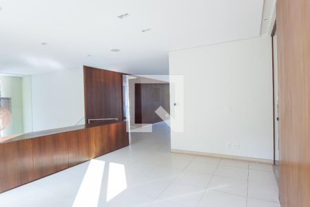 Casa de condomínio à venda com 524m², 4 quartos e 4 vagas Casa de condomínio à venda com 524m², 4 quartos e 4 vagassala de cafe da manhã