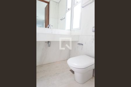 Casa de condomínio à venda com 524m², 4 quartos e 4 vagas Casa de condomínio à venda com 524m², 4 quartos e 4 vagasLavabo