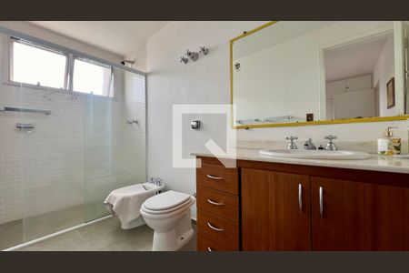 Apartamento para alugar com 120m², 2 quartos e 2 vagasBanheiro da Suíte 1