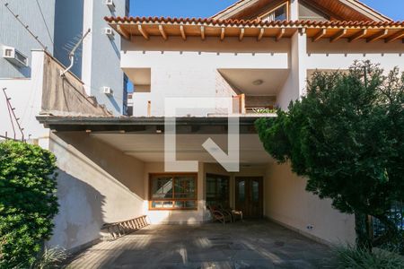 Casa à venda com 255m², 3 quartos e 3 vagas Casa à venda com 255m², 3 quartos e 3 vagasFachada da casa