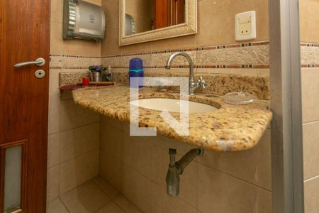 Casa à venda com 255m², 3 quartos e 3 vagas Casa à venda com 255m², 3 quartos e 3 vagasBanheiro 3° andar