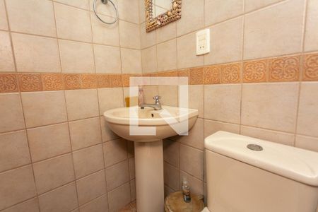 Casa à venda com 255m², 3 quartos e 3 vagas Casa à venda com 255m², 3 quartos e 3 vagasPiscina