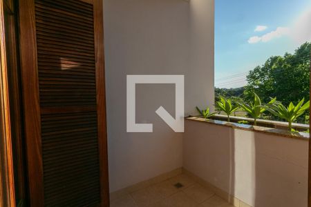 Casa à venda com 255m², 3 quartos e 3 vagas Casa à venda com 255m², 3 quartos e 3 vagasSacada suite