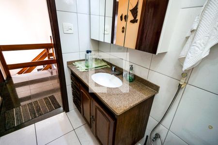 Casa à venda com 450m², 4 quartos e 2 vagas Casa à venda com 450m², 4 quartos e 2 vagasBanheiro social