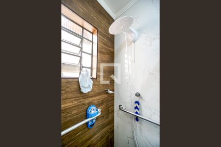 Casa à venda com 450m², 4 quartos e 2 vagas Casa à venda com 450m², 4 quartos e 2 vagasBanheiro de serviço