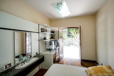 Casa à venda com 450m², 4 quartos e 2 vagas Casa à venda com 450m², 4 quartos e 2 vagasQuarto 02