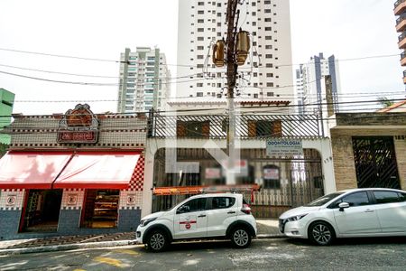 Casa à venda com 450m², 4 quartos e 2 vagas Casa à venda com 450m², 4 quartos e 2 vagasFachada