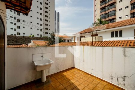 Casa à venda com 450m², 4 quartos e 2 vagas Casa à venda com 450m², 4 quartos e 2 vagasTerraço