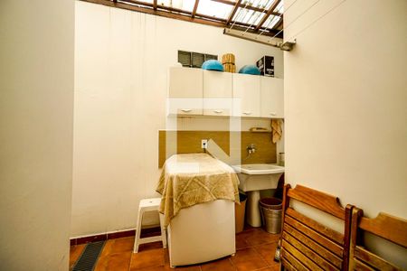 Casa à venda com 450m², 4 quartos e 2 vagas Casa à venda com 450m², 4 quartos e 2 vagasÁrea de serviço