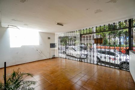 Casa à venda com 450m², 4 quartos e 2 vagas Casa à venda com 450m², 4 quartos e 2 vagasGaragem