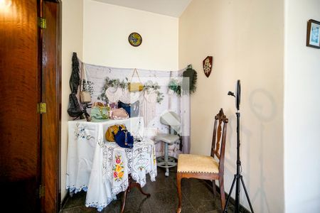 Casa à venda com 450m², 4 quartos e 2 vagas Casa à venda com 450m², 4 quartos e 2 vagasHall da escada