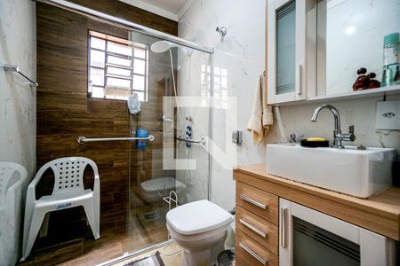 Casa à venda com 450m², 4 quartos e 2 vagas Casa à venda com 450m², 4 quartos e 2 vagasBanheiro de serviço