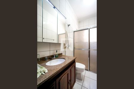 Casa à venda com 450m², 4 quartos e 2 vagas Casa à venda com 450m², 4 quartos e 2 vagasBanheiro social