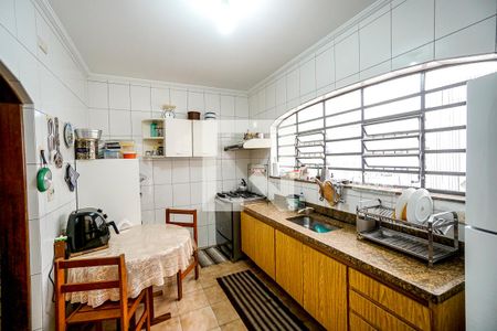 Casa à venda com 450m², 4 quartos e 2 vagas Casa à venda com 450m², 4 quartos e 2 vagasCozinha