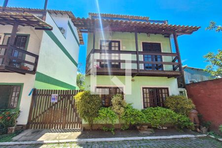 Casa de condomínio à venda com 96m², 3 quartos e 2 vagasFachada