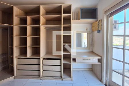 Casa de condomínio à venda com 96m², 3 quartos e 2 vagasSuíte